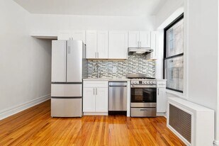 164 Waverly Pl, Unit 6C in New York, NY - Building Photo