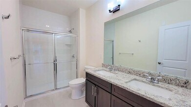 260 W Main St, Unit 15 in Goshen, NY - Foto de edificio - Building Photo