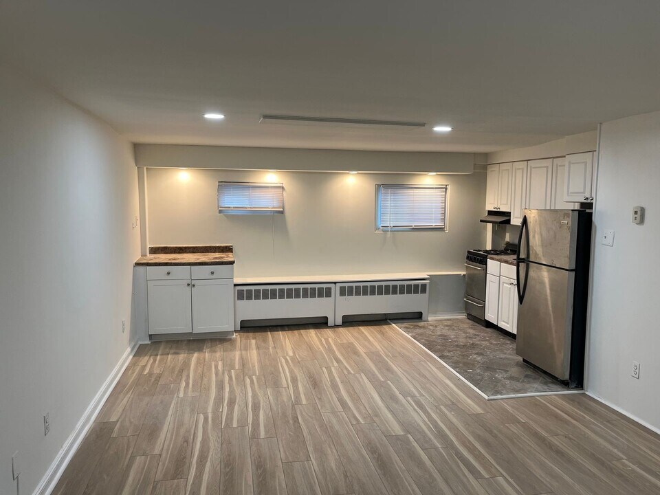 2800 Woodpipe Ln in Philadelphia, PA - Building Photo