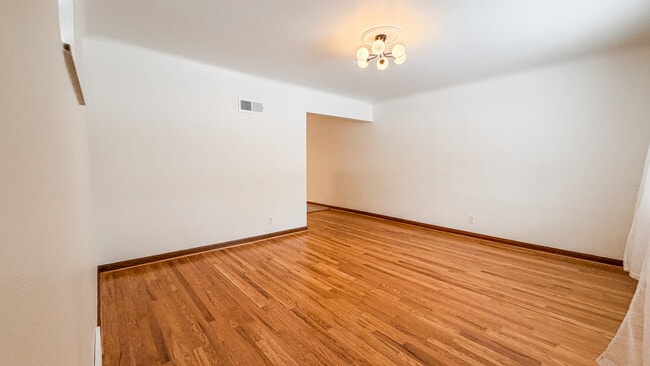 5819 Jamieson Ave, Unit 5823