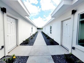 3504 Frio Ave, Unit 2 in McAllen, TX - Building Photo - Building Photo
