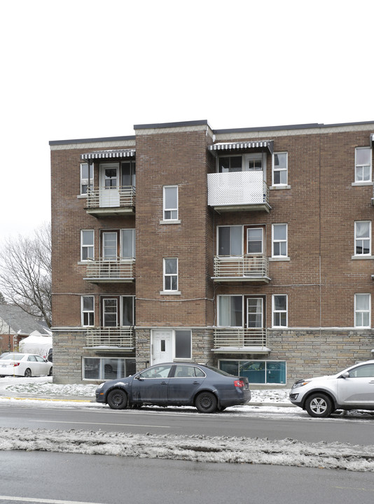 4696 Hochelaga in Montréal, QC - Building Photo