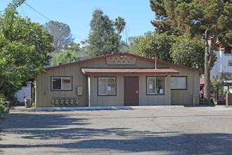 975-983 Postal Way in Vista, CA - Building Photo - Building Photo