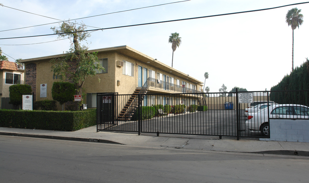 Fair in North Hollywood, CA - Foto de edificio