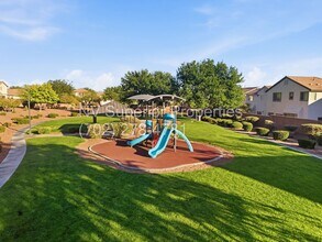 1024 E Malibu Sands Ave in North Las Vegas, NV - Foto de edificio - Building Photo