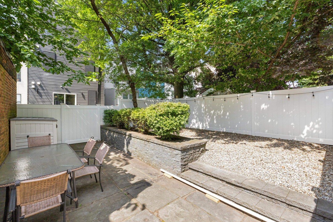 61 Reservoir Ave-Unit -Unit 1 in Jersey City, NJ - Building Photo