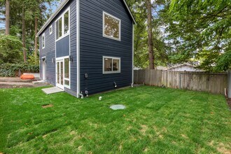 14337 22nd Ave NE in Seattle, WA - Building Photo - Building Photo