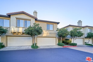 915 Somerville in Irvine, CA - Building Photo