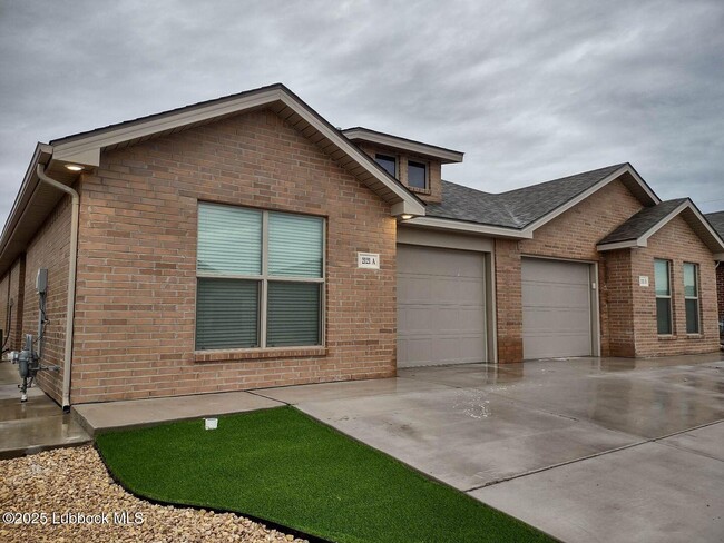 property at 2121 N Jayton Ave