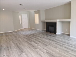 8032 Villa Avada Ct in Las Vegas, NV - Building Photo - Building Photo