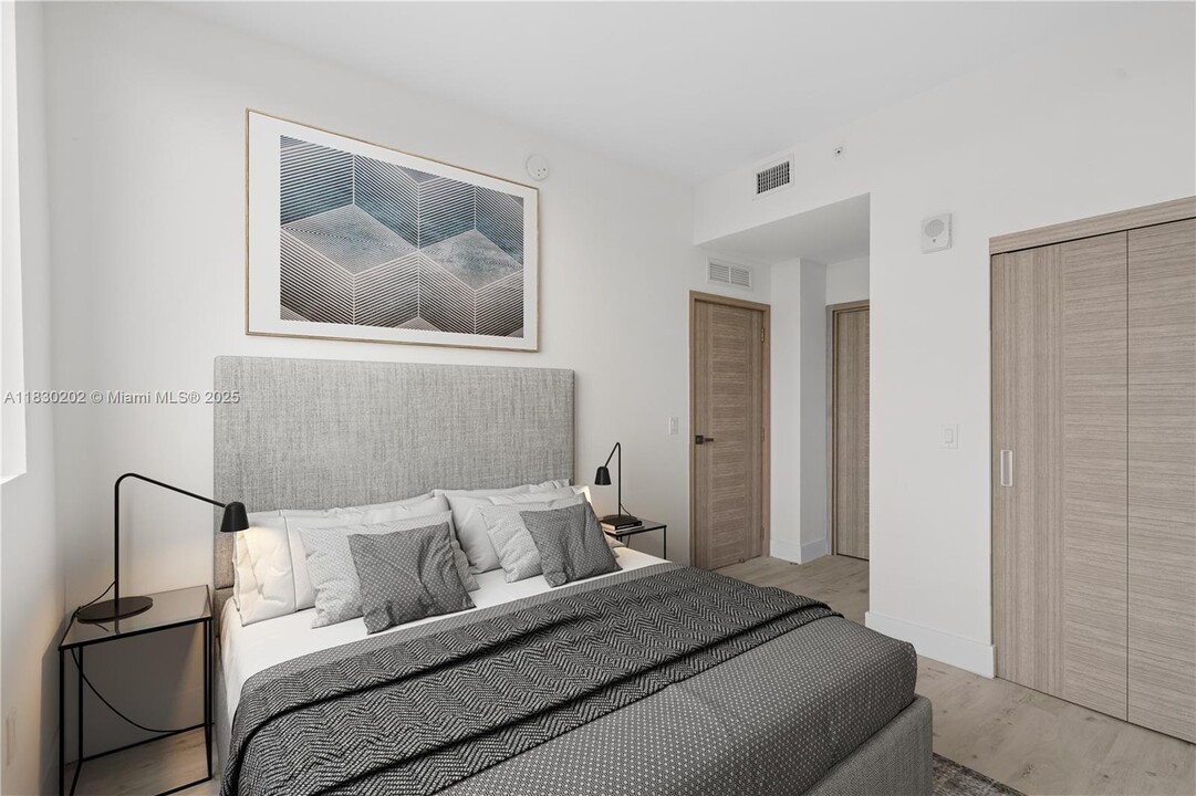1631 SW 32nd Ave, Unit 301 in Miami, FL - Building Photo