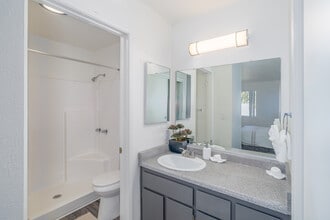 Carmel Pointe in Sacramento, CA - Building Photo - Interior Photo