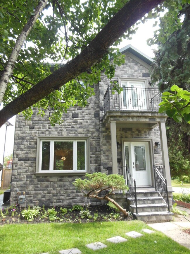 property at 25 Moynes Av