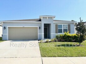 1616 Blue Lagoon Cir in Mascotte, FL - Building Photo