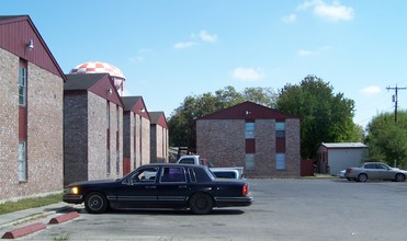 Vestal Apartments in San Antonio, TX - Foto de edificio - Building Photo