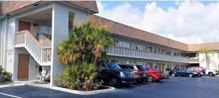 310 Lake Shore Dr West Palm Beach, FL 33403 in West Palm Beach, FL - Foto de edificio - Building Photo