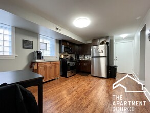 2028 N Sawyer Ave, Unit G in Chicago, IL - Building Photo - Building Photo