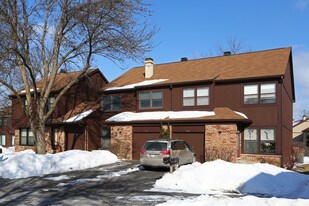 Shadowbend in Wheeling, IL - Building Photo
