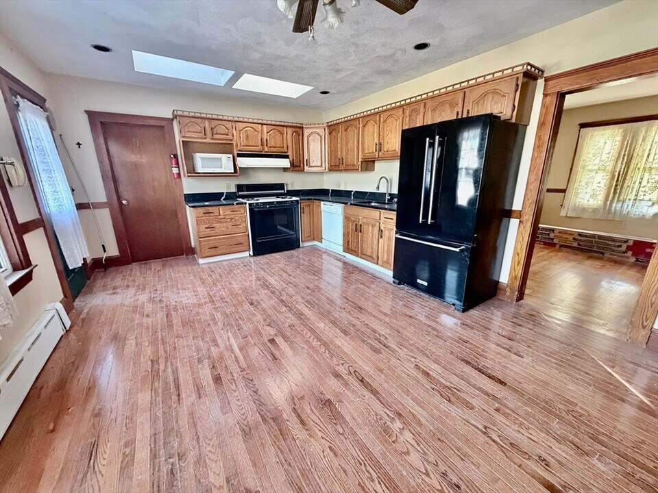 28 Edgeworth St in Weymouth, MA - Building Photo