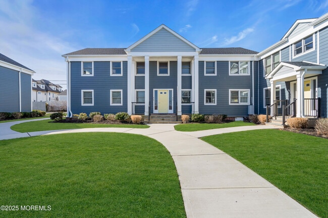 306 Deal Lake Dr in Asbury Park, NJ - Building Photo - Building Photo