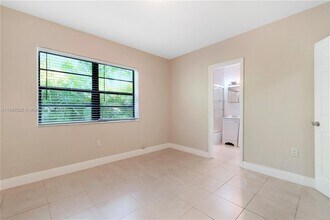 214 Salamanca Ave in Coral Gables, FL - Building Photo - Building Photo