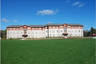 University Ridge in East Stroudsburg, PA - Building Photo - Building Photo