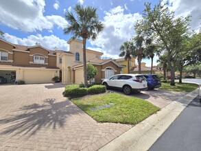 12099 Lucca St in Ft. Myers, FL - Foto de edificio - Building Photo
