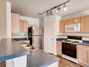 200 Buttercup St in Kyle, TX - Building Photo - Building Photo