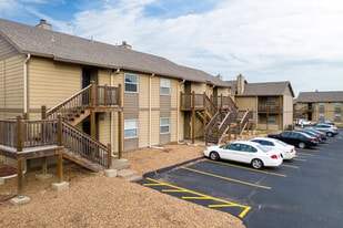 Willow Creek Apartments in Wichita, KS - Building Photo
