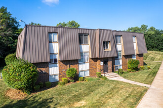 Blue Ridge Manor in Grandview, MO - Foto de edificio - Building Photo