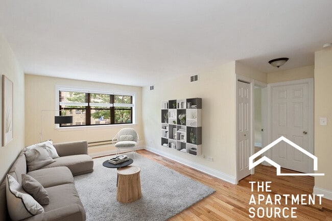 555 W Arlington Pl, Unit 204