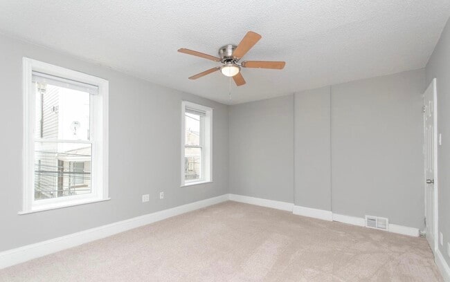 4710 Fowler St, Unit 1 Bedroom in Philadelphia, PA - Foto de edificio - Building Photo