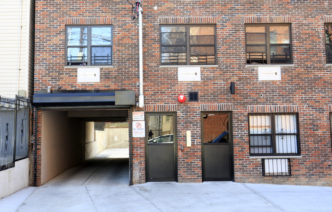 596 E 170th St in Bronx, NY - Building Photo - Building Photo