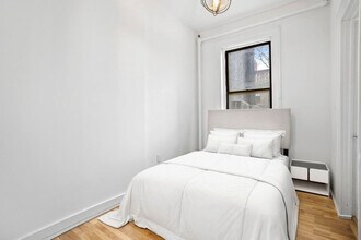 257 W 19th St in New York, NY - Building Photo - Building Photo