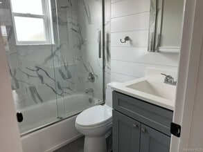 99 N Railroad Ave in Babylon, NY - Building Photo - Building Photo