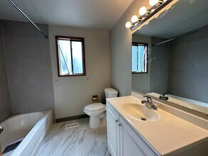 4716 SW Stoddard Dr in Beaverton, OR - Building Photo - Building Photo