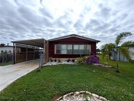 106 Gaslight Ave in North Fort Myers, FL - Building Photo