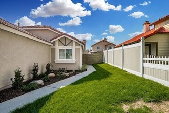 7254 Stoney Creek Dr in Highland, CA - Building Photo - Building Photo