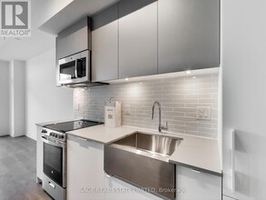 270-270 Dufferin St in Toronto, ON - Building Photo - Building Photo