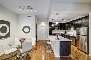 2900 West Dallas in Houston, TX - Building Photo