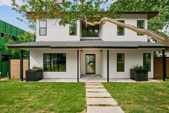 411 Krebs Ln in Austin, TX - Building Photo - Building Photo