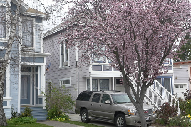 1613 Benton St in Alameda, CA - Building Photo - Building Photo