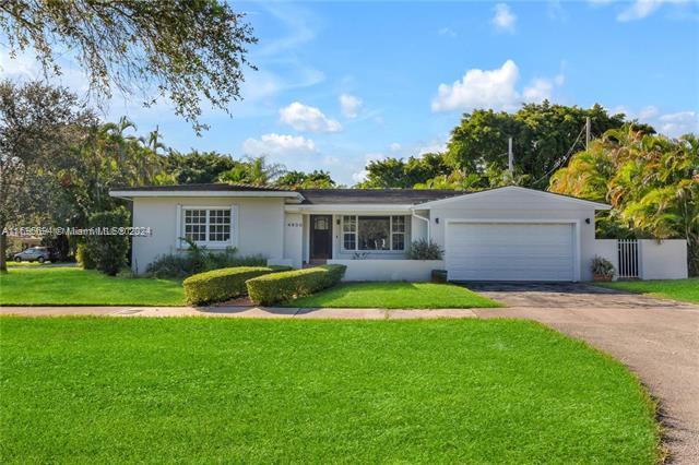 4930 Riviera Dr in Coral Gables, FL - Building Photo