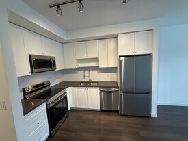 8509-8158 158 St in Surrey, BC - Building Photo