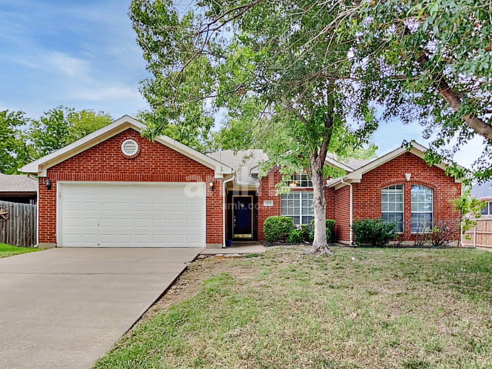 3213 Scenic Glen Dr in Mansfield, TX - Foto de edificio