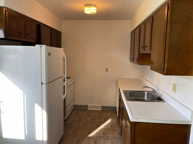 4163 W Ridge Rd in Erie, PA - Building Photo - Building Photo
