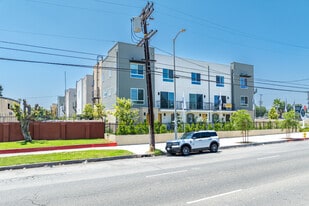 Valley Villas in North Hills, CA - Building Photo