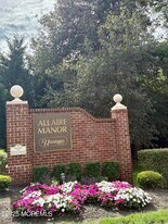 61 S Manor Ct in Wall Township, NJ - Building Photo