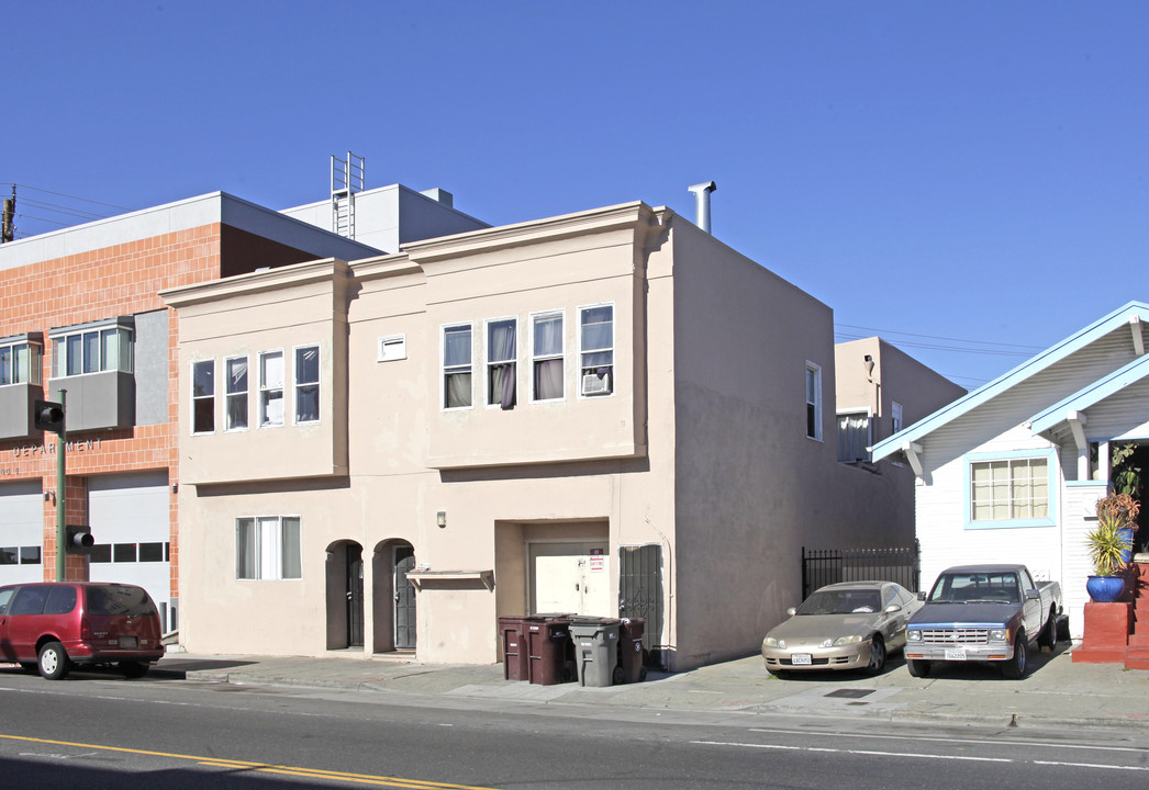 5012 Bancroft Ave in Oakland, CA - Foto de edificio