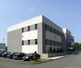 Maiden Lane in North Haven, CT - Building Photo - Building Photo